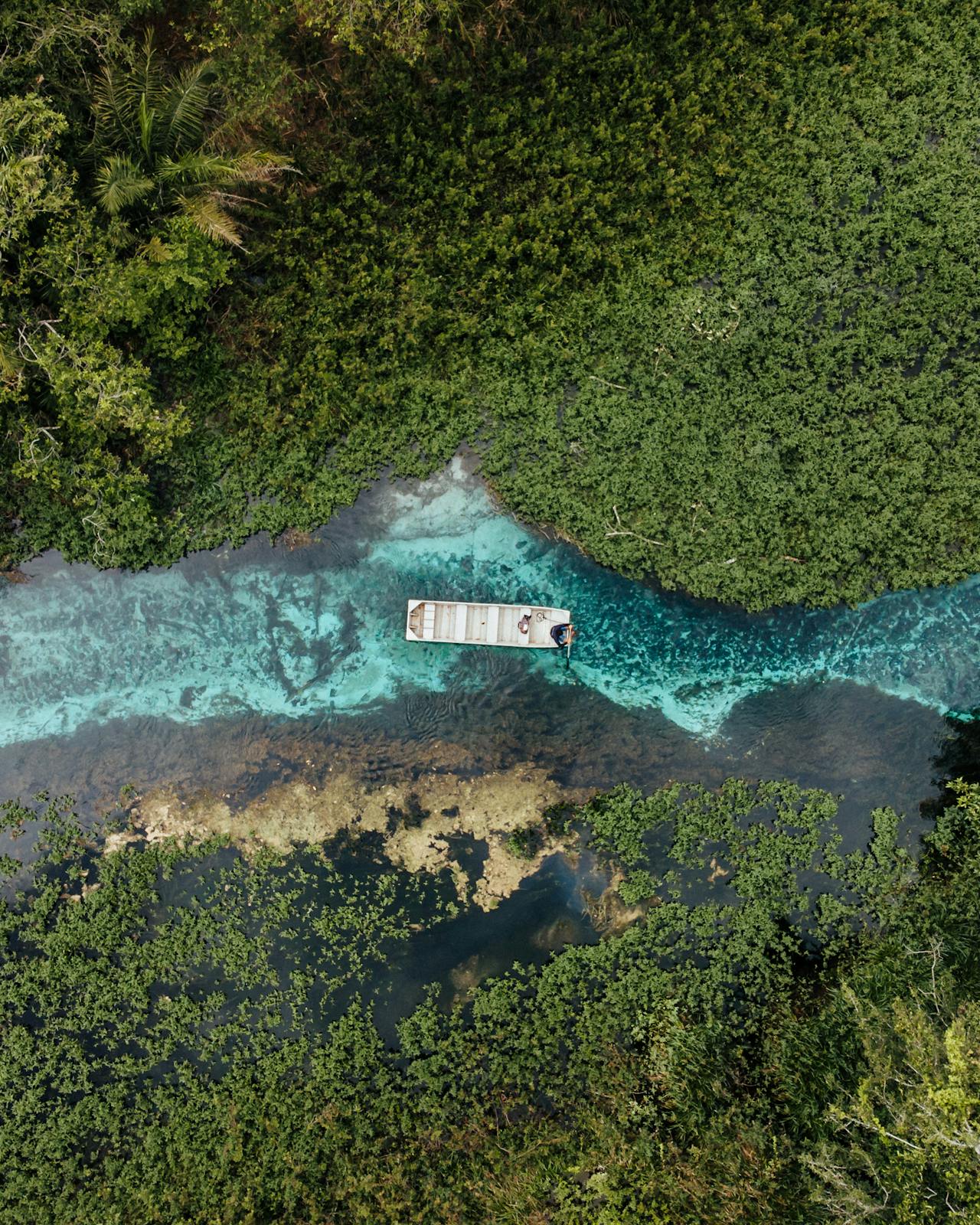 Bonito visto do alto, com rios cristalinos no Mato Grosso do Sul