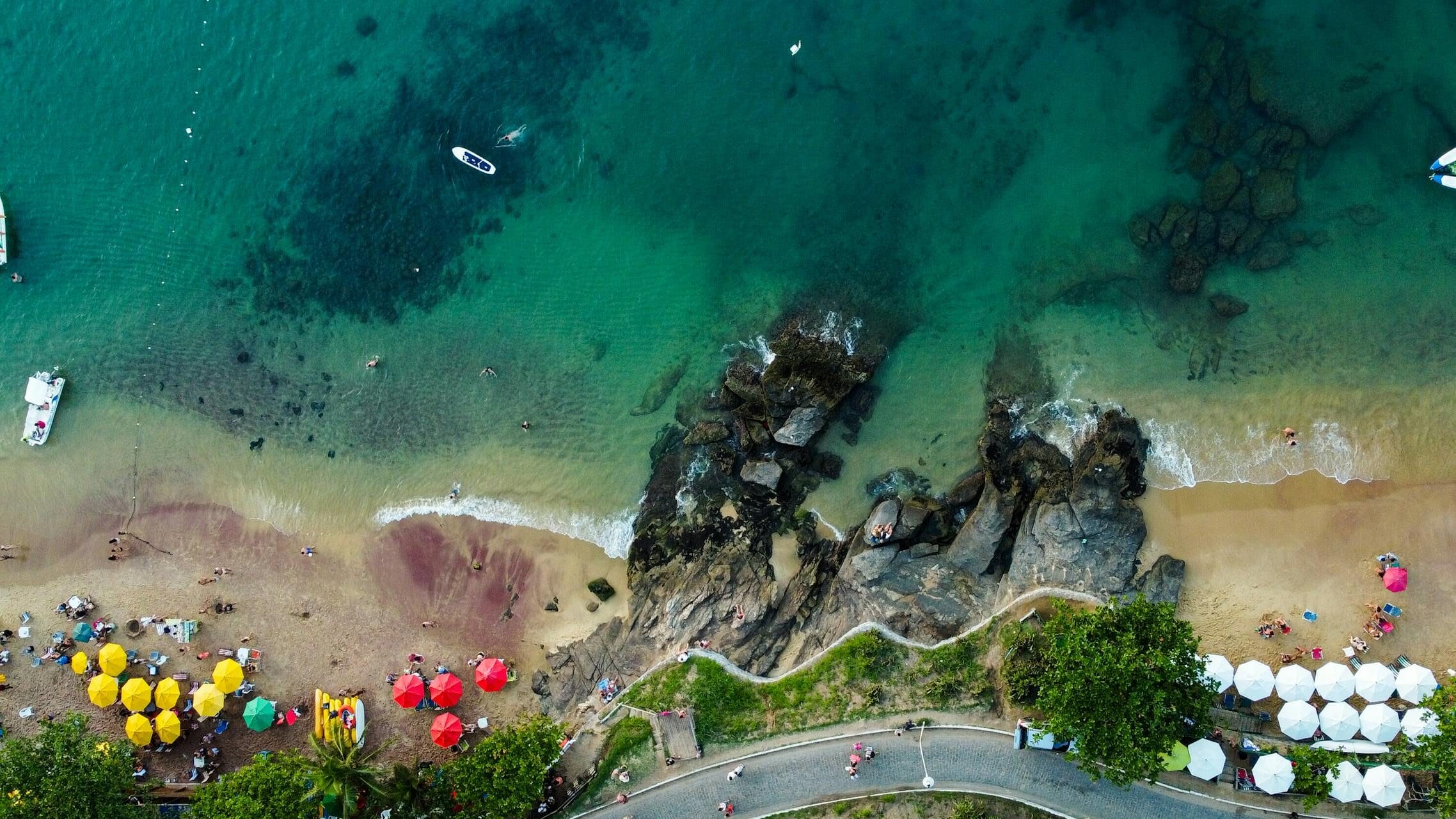 Búzios ou Arraial do Cabo: Comparativo Completo 2026