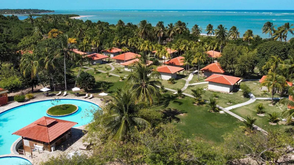 Anga Beach Hotel em São Miguel dos Milagres com estrutura de lazer e praia